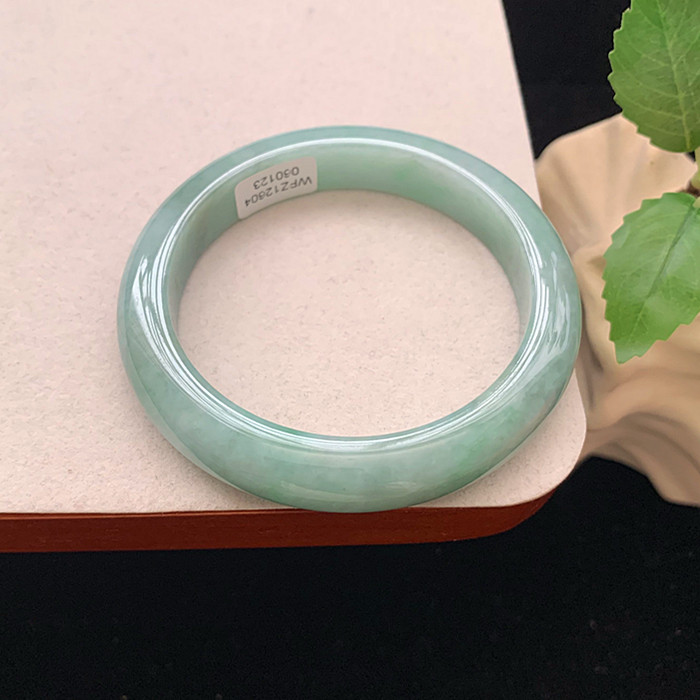 缅甸翡翠手镯A货56.5MM手镯浅绿色满色水润玉手镯女款珠宝