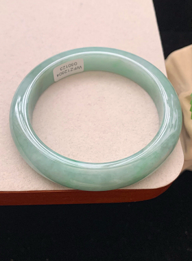 缅甸翡翠手镯A货56.5MM手镯浅绿色满色水润玉手镯女款珠宝