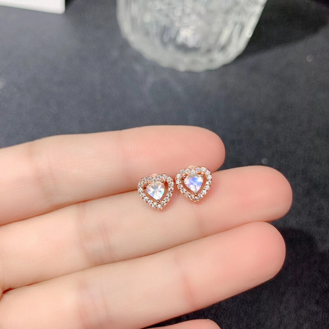 经典围锆耳钉镶嵌空托心形4*4mm s925银镀18K金天然月光石耳饰