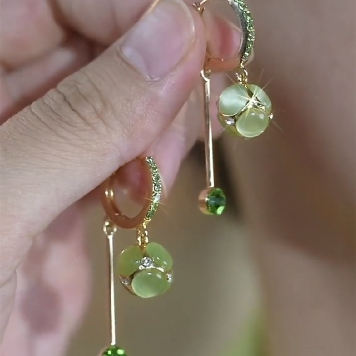 浅绿色球球流苏耳扣耳环女2025春季新款清新耳坠原创设计感配饰潮