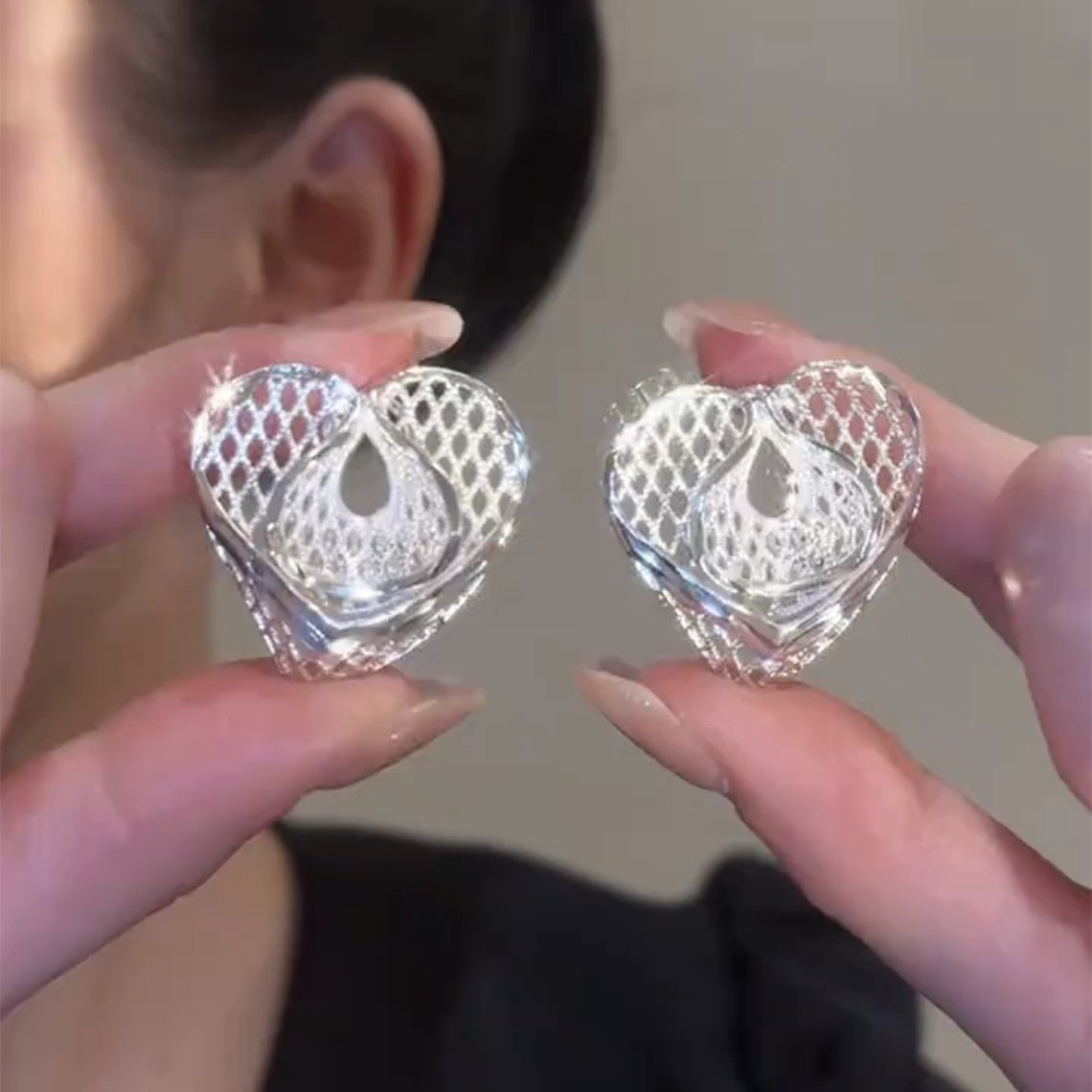 欧美精致大款镂空爱心耳钉耳环女素款日韩时尚复古耳针冷淡风配饰