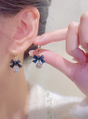 黑色蝴蝶结玲珑球耳扣女闪亮防丢设计感耳坠网红百搭耳环气质短款