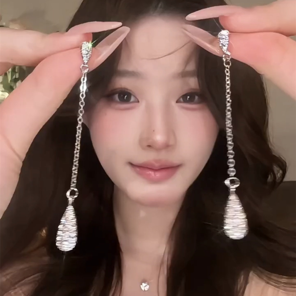 精致长款镶钻流苏水滴耳钉耳环女轻奢高级感气质设计感配饰潮