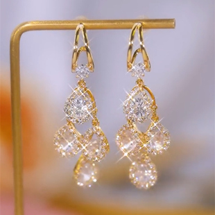 金色锆石四颗水滴耳钉耳环女高级感设计感网红百搭耳饰高端防过敏