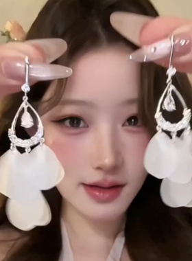 白色树脂片片孔雀尾巴耳钩耳环女清新甜美清凉配饰潮新款