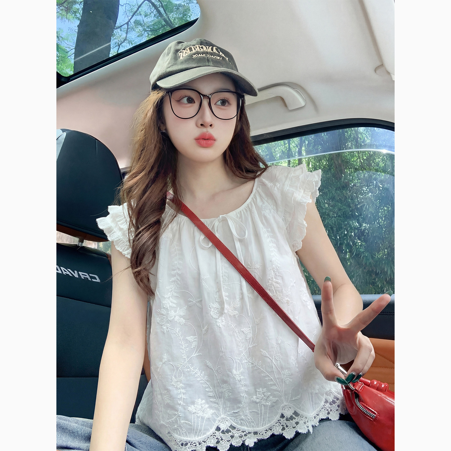 法式花边刺绣衬衫女夏季2026新款小飞袖系带蝴蝶显瘦白色短袖上衣
