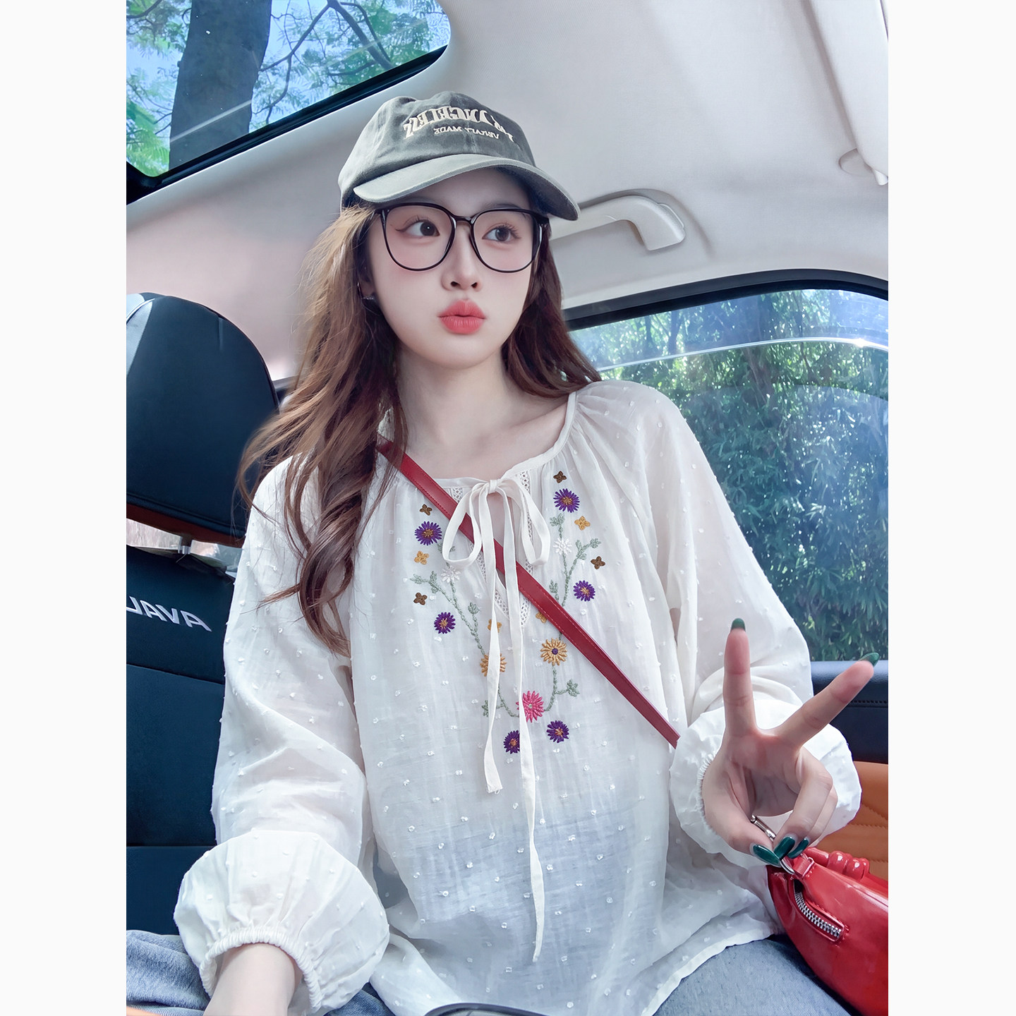 白色小清新刺绣系带衬衫女秋季2026新款温柔花仙子穿搭上衣衬衣女