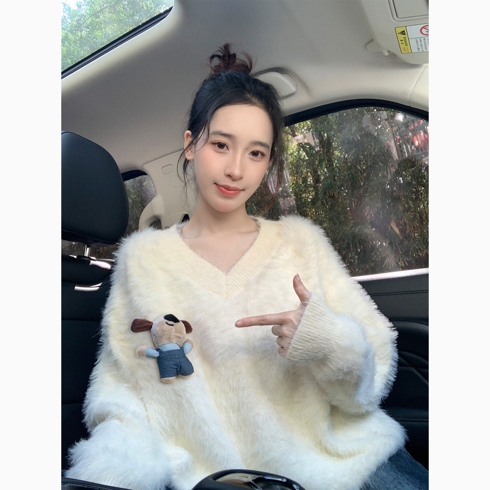 白色3D立体卡通V领加厚毛衣女冬季宽松慵懒松弛感水貂绒针织外套