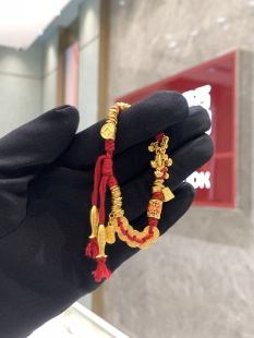 周大福代购 传承系列鎏彩红绳五帝钱金鱼黄金手链 正品定价R37119