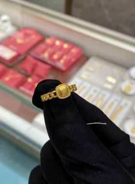 周大福小面包复古黄金戒指