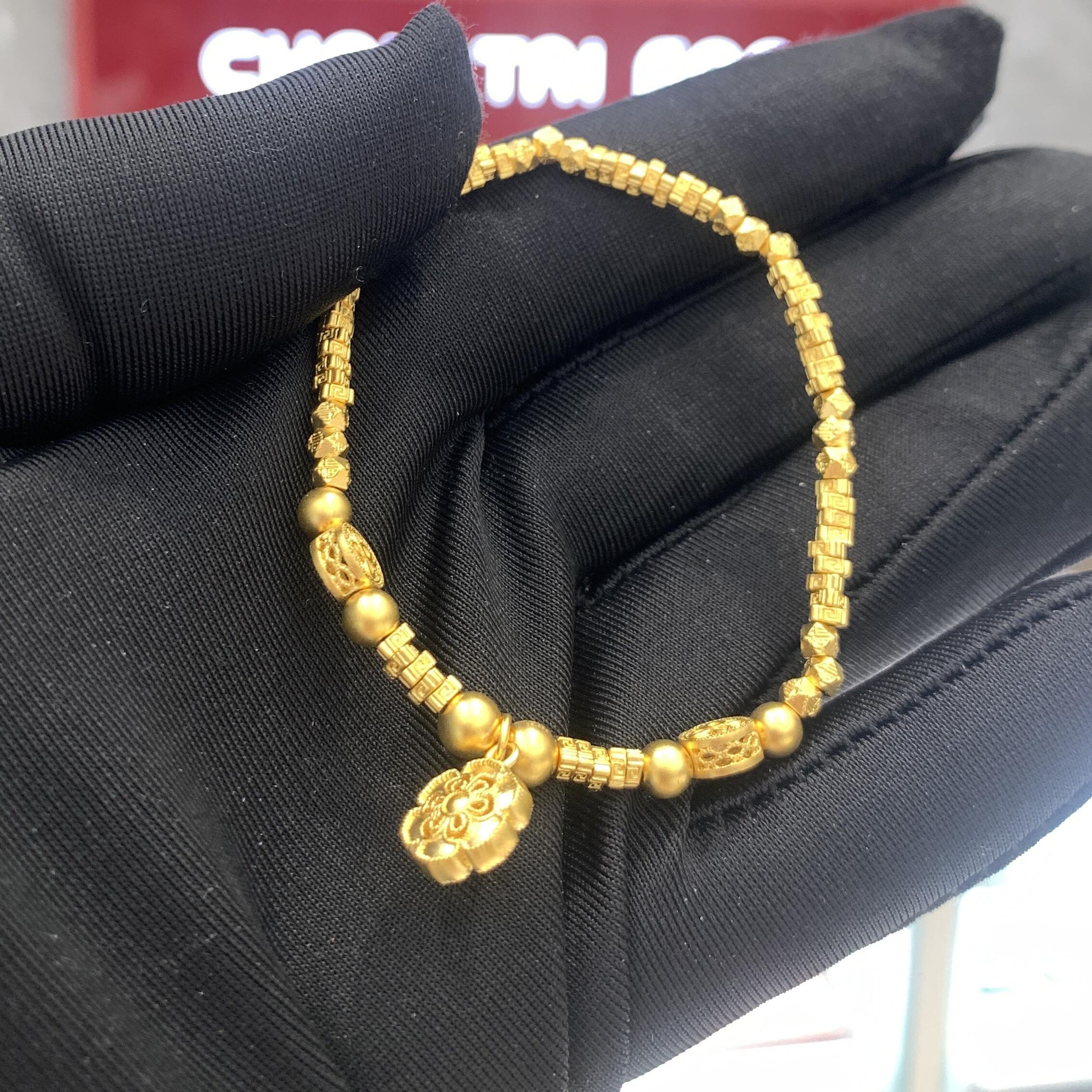 周大福宝相花黄金手链