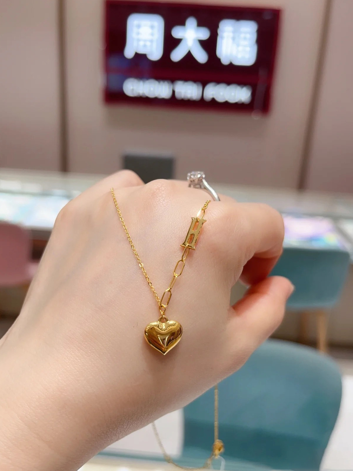 周大福H镜面爱心形足金黄金项链