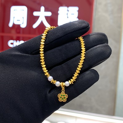 周大福传承小花朵珍珠黄金手链女