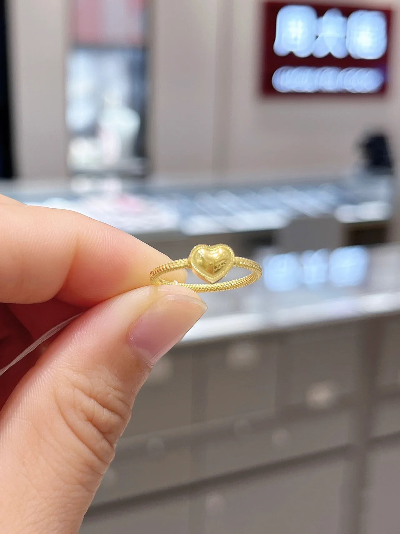 周大福小心心足金黄金戒指图片