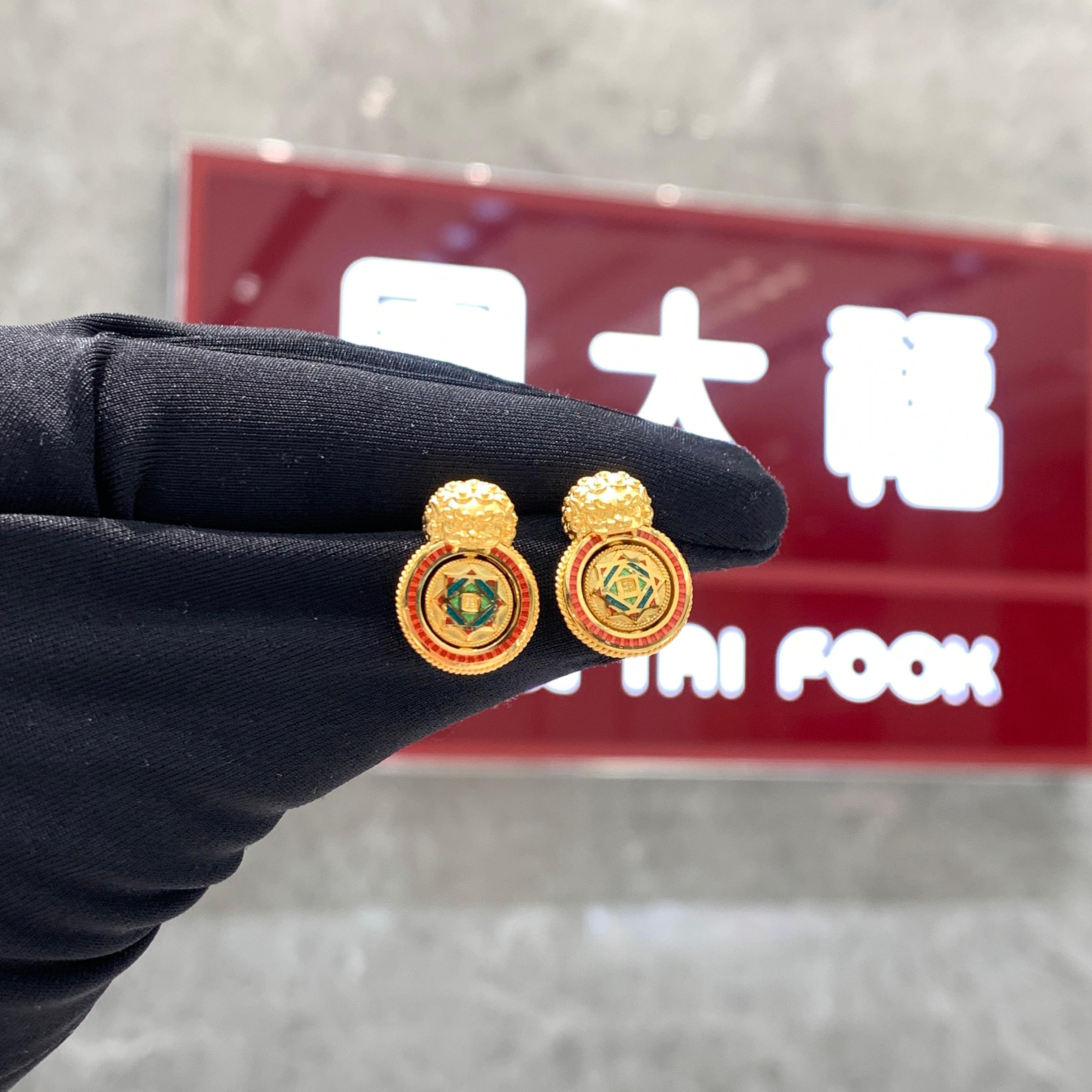 周大福故宫金銮瑞狮黄金钻石耳钉图片