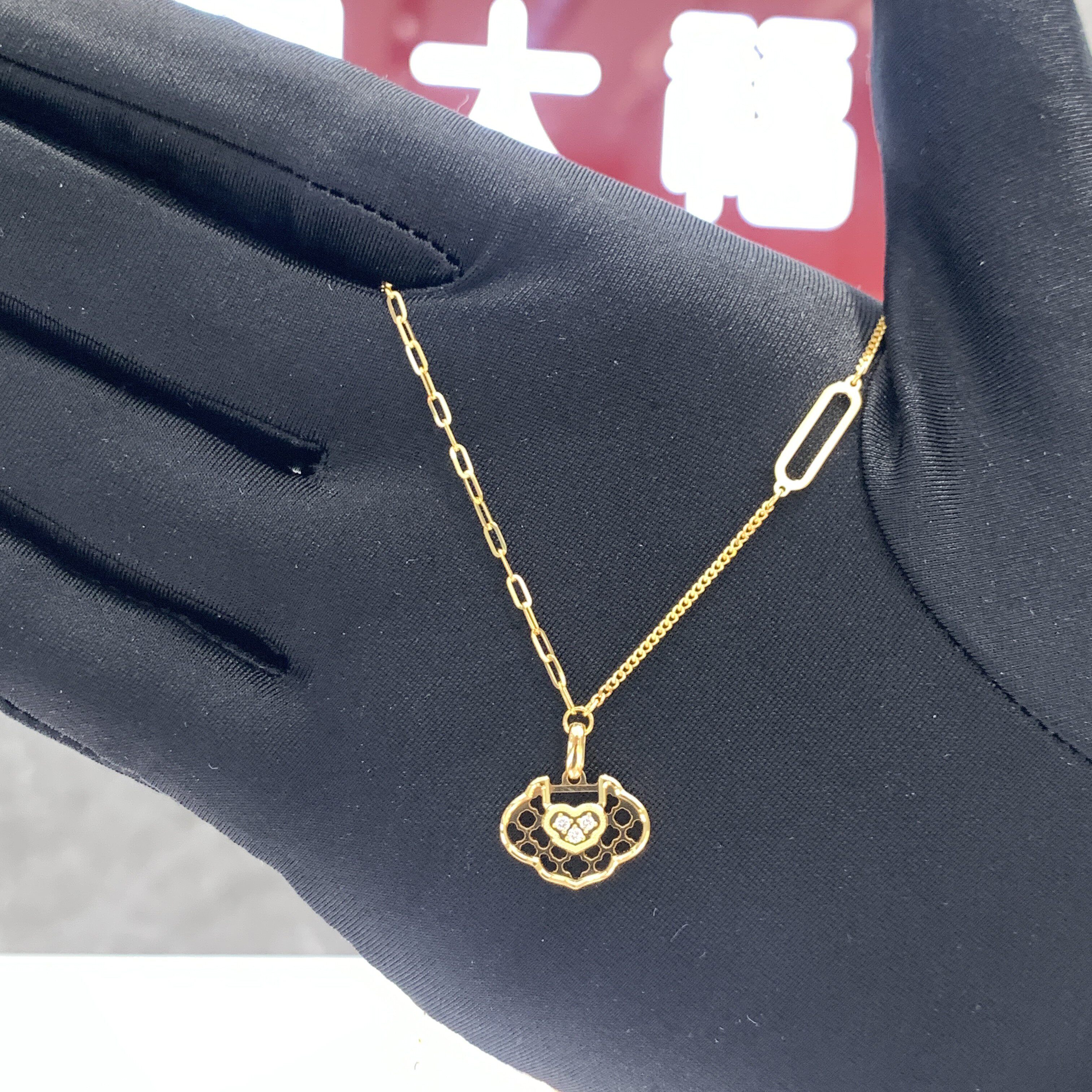 周大福代购 ing系列镂空祥云镶钻足金黄金项链 定价七折计价ru491