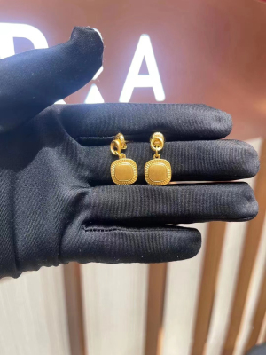 周大福流金岁月复古小方块面包