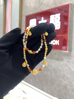 周大福传承宝相花黄金玉髓手链女