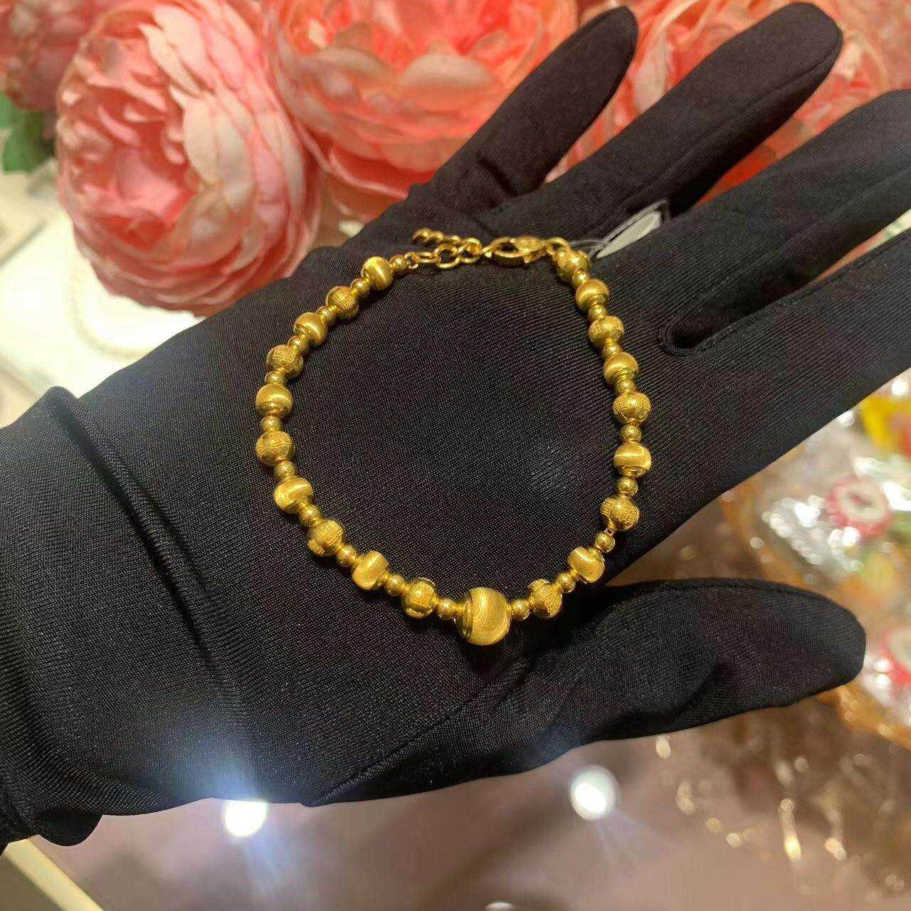 周大福代购 光面磨砂拉丝猫眼石足金黄金手链女 克减80计价222066