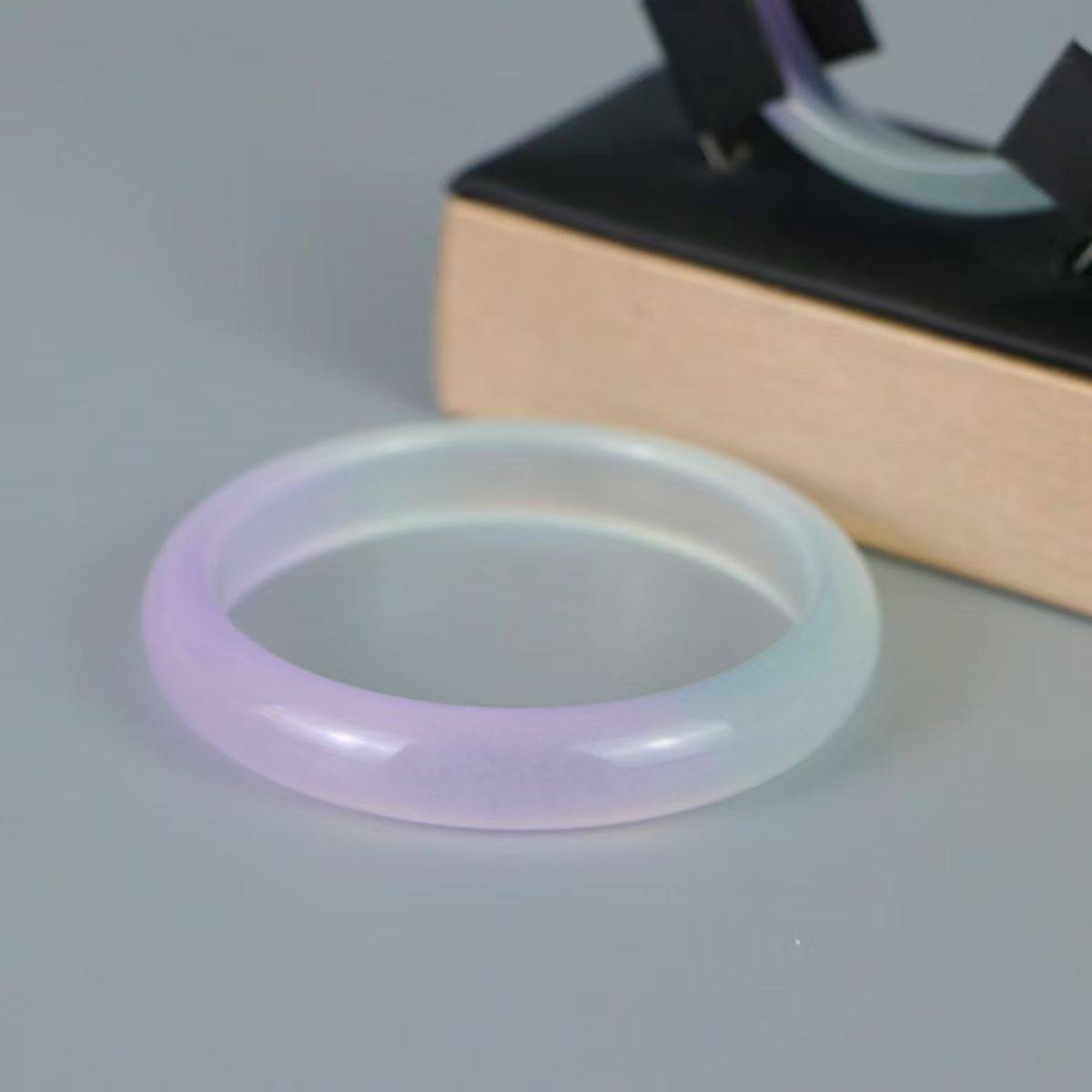 冰种春彩翡翠色玉镯水润石英岩玉平替翡翠镯子女款时尚百搭手饰