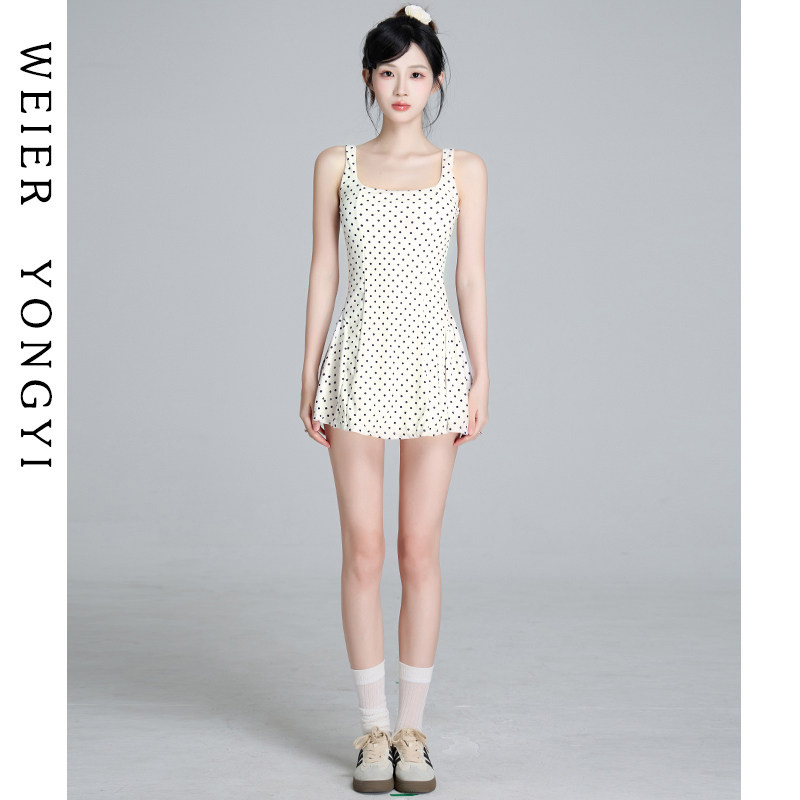 泳衣女款2026新款绝美连体方领吊带裙式清纯甜美收腰遮肉温泉度假