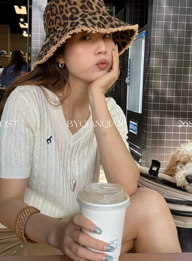 MADEIN OST-26年夏上新35天丝复古绞花刺绣V领短袖T恤S8956