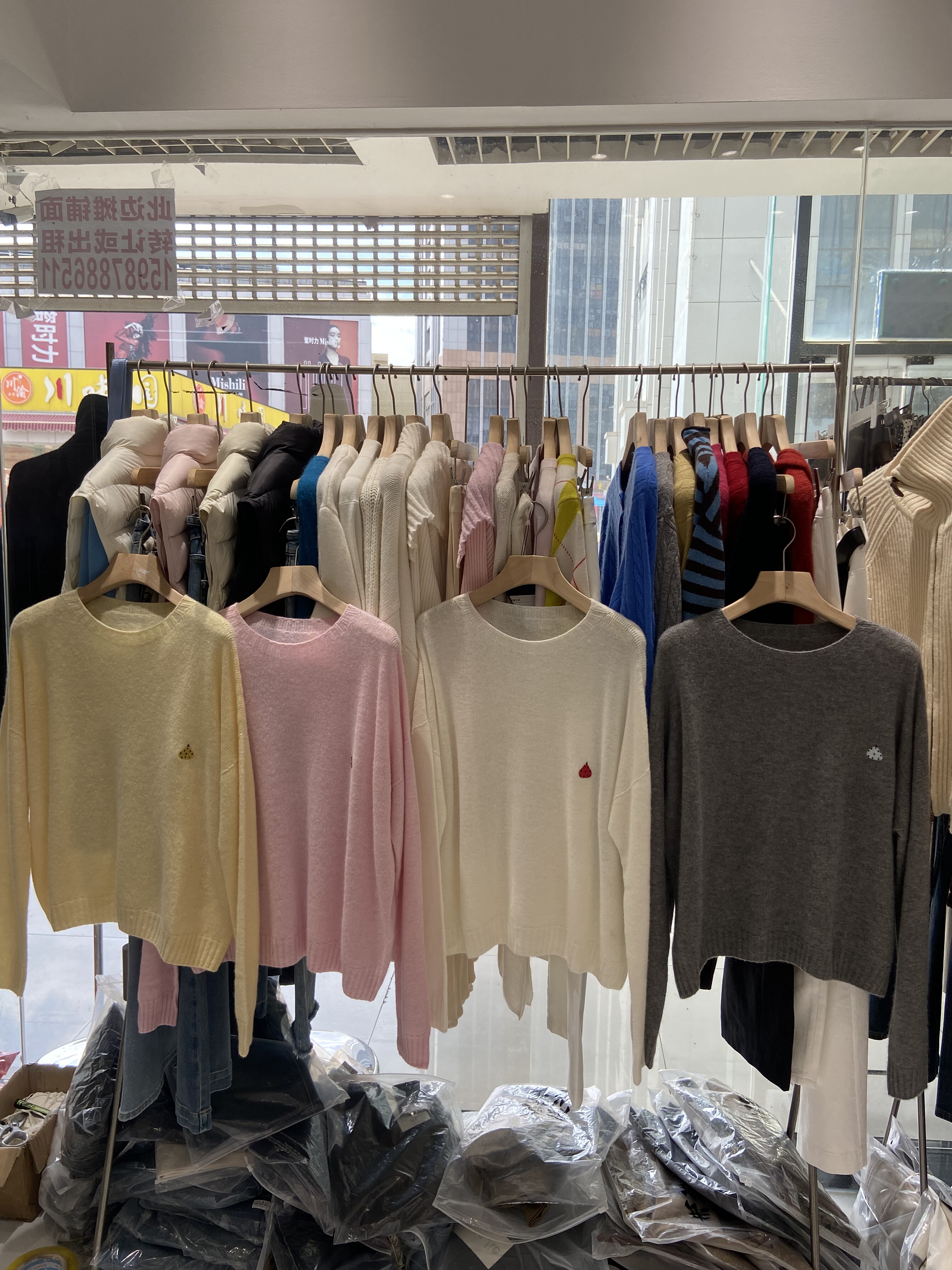 草莓刺绣糖果色山羊绒圆领毛衣女2025秋冬新款温柔风绵羊毛针织衫