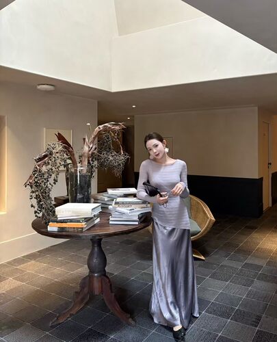 INHERE2026年早春简约百搭圆领长袖T恤+松紧腰半身裙套装