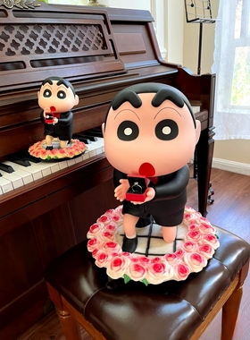 蜡笔小新求婚手办家居客厅装饰工位桌面摆件中控车载女生日小礼物