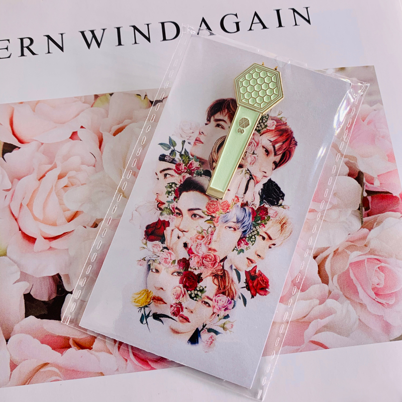 EXO吴世勋玫瑰金属徽章