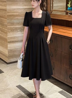 夏季短袖2025年珍珠连衣裙小黑法式裙子女爆款显瘦2025新款高级感