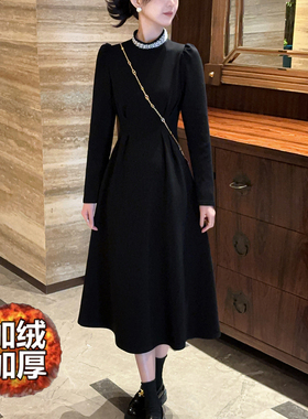 黑色连衣裙女2025春新款圆领加绒加厚长款修身显瘦内搭珍珠小黑裙