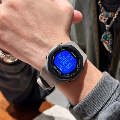 naviforce初中生不充电闹钟手表