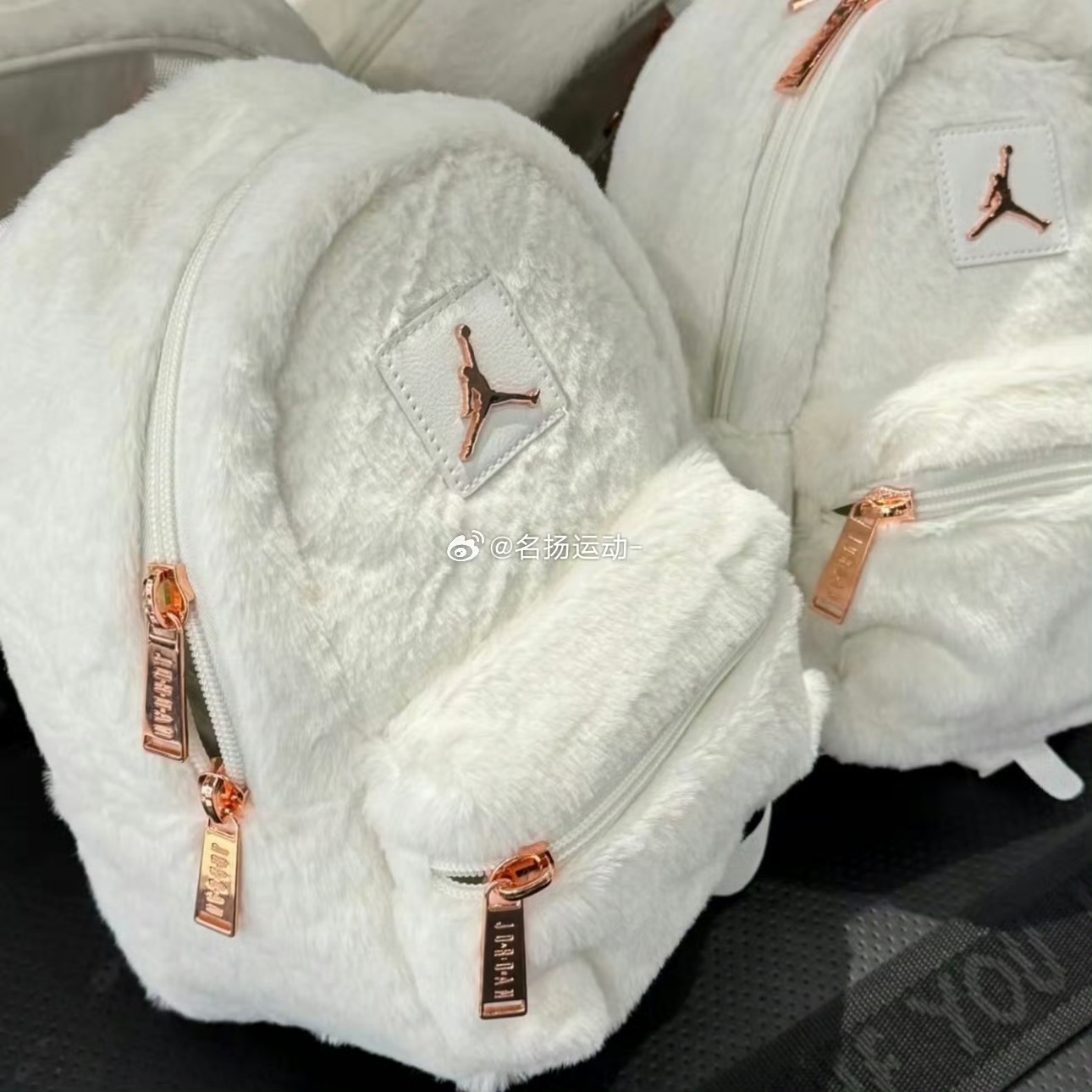 Nike 耐克新款小巧简约休闲运动旅游包毛绒双肩包 HV8004-133