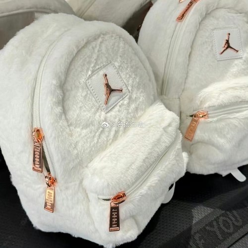 Nike 耐克新款小巧简约休闲运动旅游包毛绒双肩包 HV8004-133