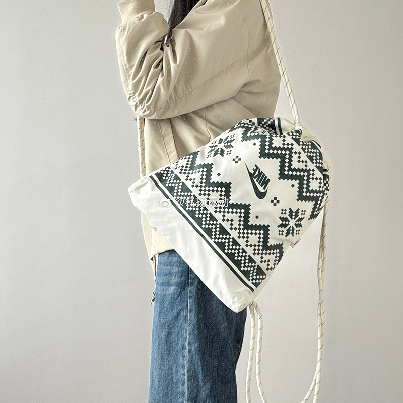 Nike耐克双肩包运动背包