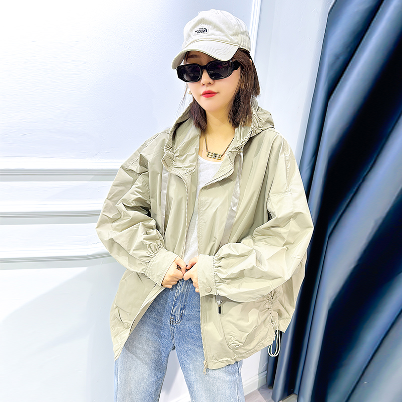 时尚连帽纯色宽松冲锋衣外套