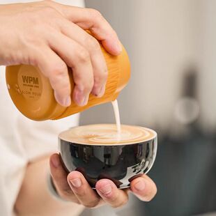 【全新微瑕】 WPM惠家拉花缸 450cc拉花杯 不锈钢杯斜口圆嘴奶缸