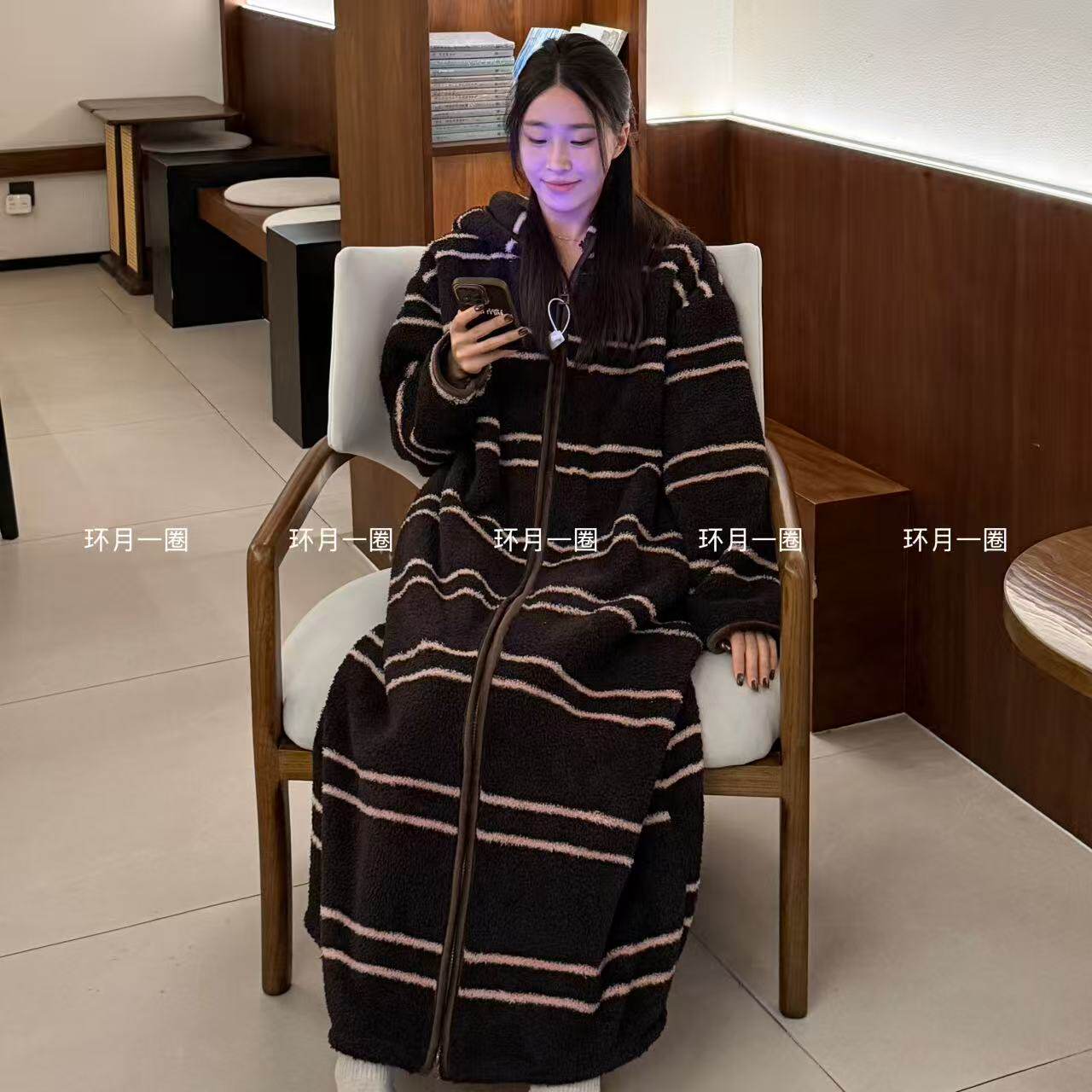 [加厚]行走的被窝-保暖韩系连帽米粒绒大码外套外出费尔岛睡袍