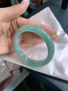 缅甸天然a货翡翠56圈口湖水绿手镯