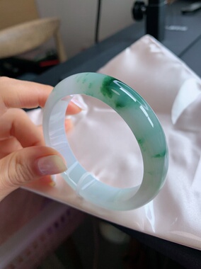 缅甸天然a货翡翠53圈口飘花手镯08081