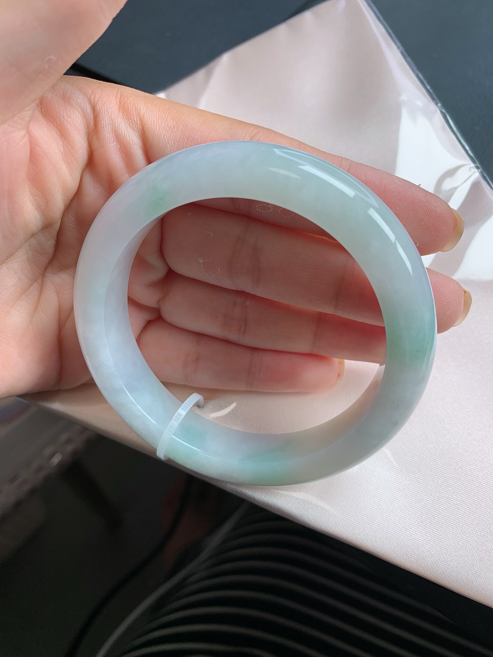 缅甸天然a货翡翠58圈口飘花手镯