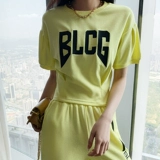 Летний спортивный костюм для отдыха, модный комплект, яркий броский стиль, популярно в интернете