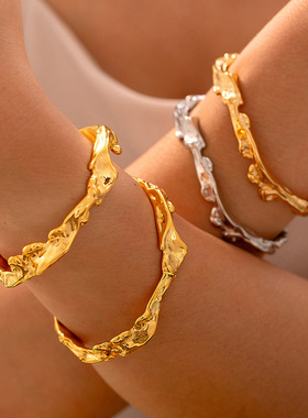 欧美热卖不规则捶打波浪纹手镯个性开口不锈钢镀18K金手饰女