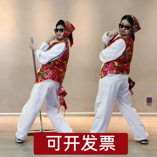 红色搞怪喜庆舞台装民族年会表演