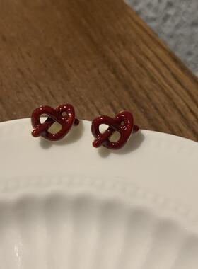 酒红面包碱水结耳钉小众甜美耳环