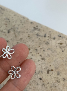 ins极简小花耳钉小众高级冷淡风花瓣耳环简约质感通勤耳饰女925银