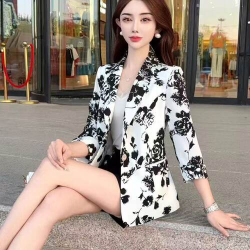 时尚印花七分袖西装外套女2026夏季新款薄款收腰显瘦短款西服上衣