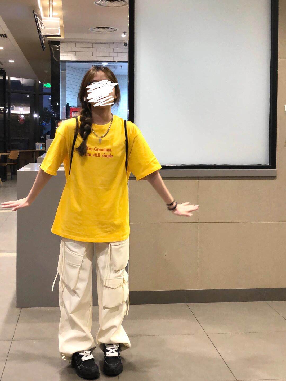 국가 동향 디자인 틈새 문자 밝은 노란색 오른쪽 어깨 반팔 티셔츠 여성 여름 느슨한 슬림 탑 작은 사람들을 위한