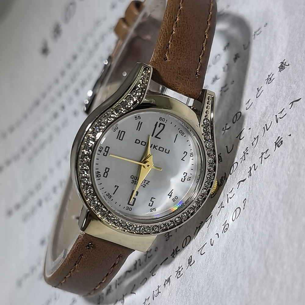 法式小众轻奢手表女款小巧简约高级感冷系复古简约气质皮带石英表